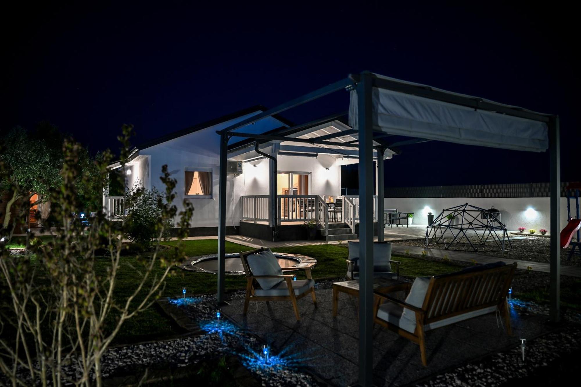Holiday Home Aprilis With Pool, Jacuzzi And Sauna Galovac  Exterior photo