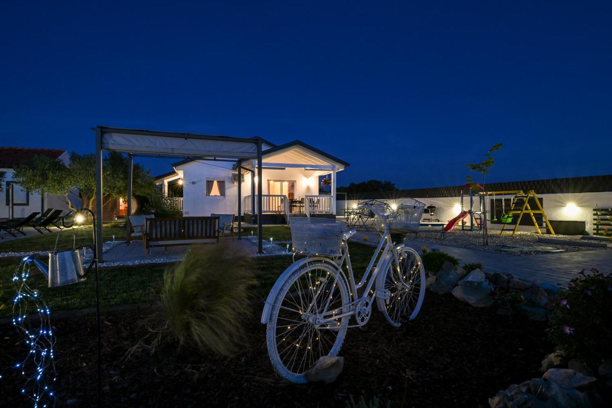 Holiday Home Aprilis With Pool, Jacuzzi And Sauna Galovac  Exterior photo
