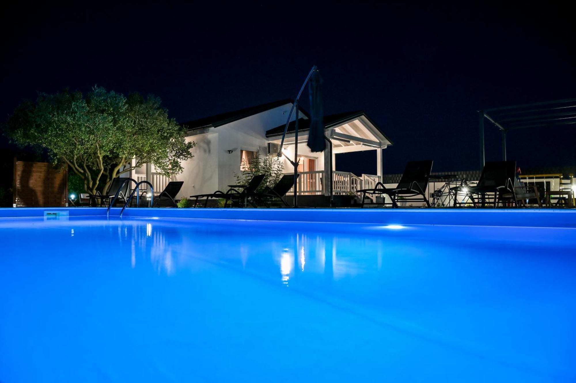 Holiday Home Aprilis With Pool, Jacuzzi And Sauna Galovac  Exterior photo