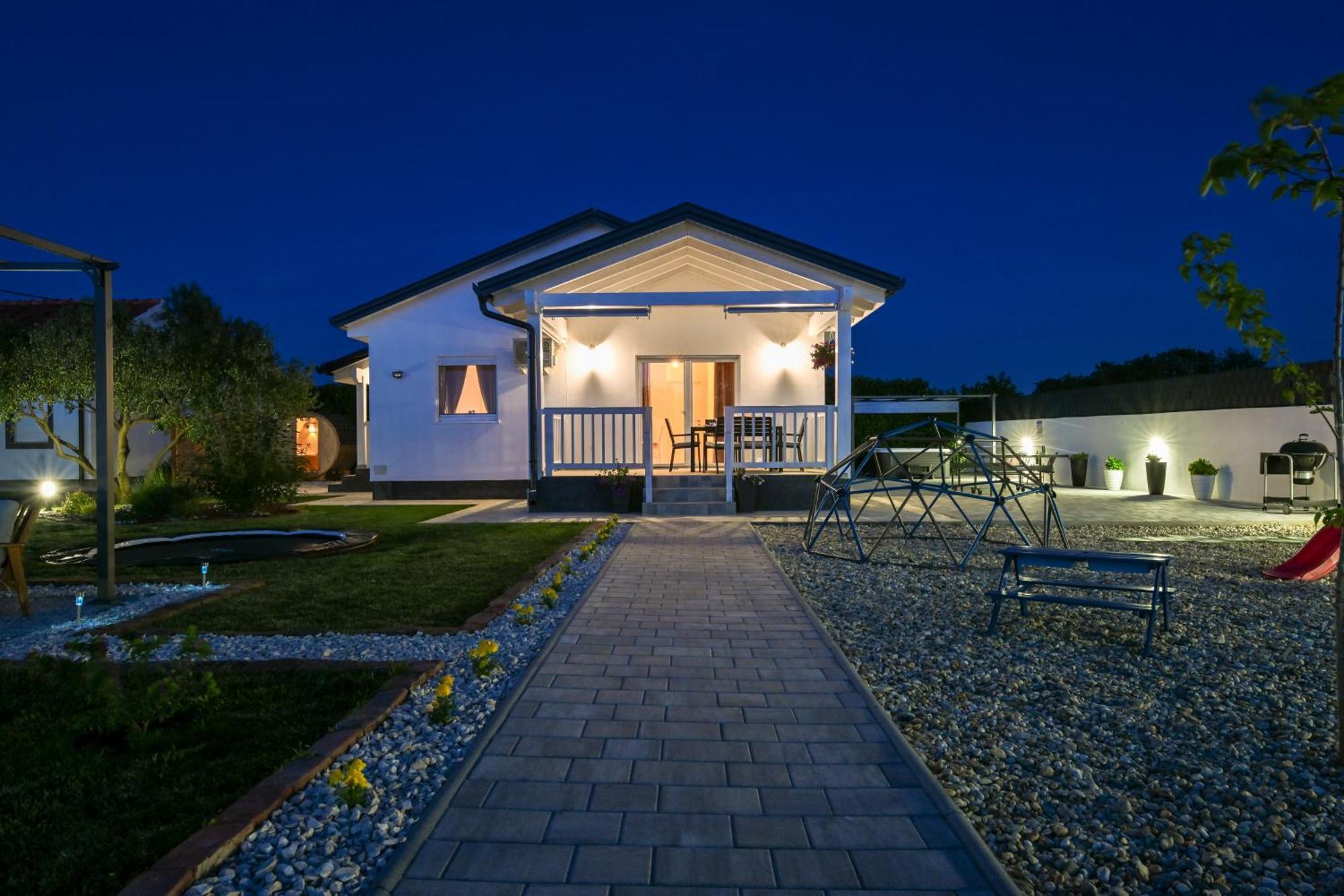Holiday Home Aprilis With Pool, Jacuzzi And Sauna Galovac  Exterior photo